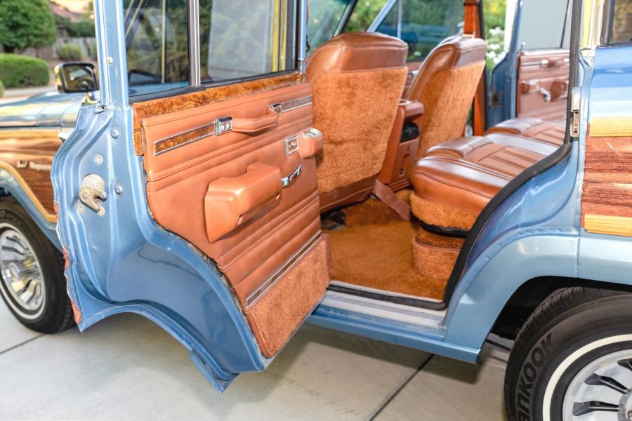 Интерьер Jeep Grand Wagoneer LS1 V8 1984 года  (фото 69 из 179)